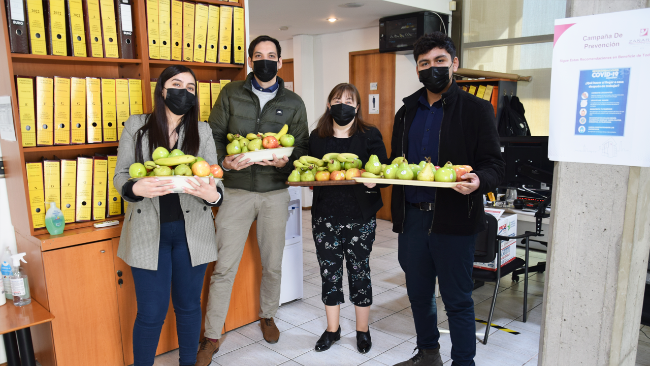 Entrega de Frutas, mes de la Salud 1